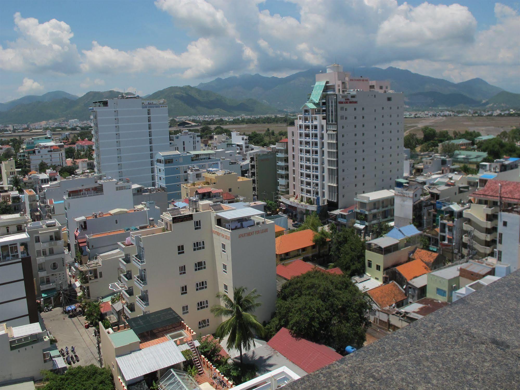 Nhi Phi Hotel Nha Trang Zewnętrze zdjęcie